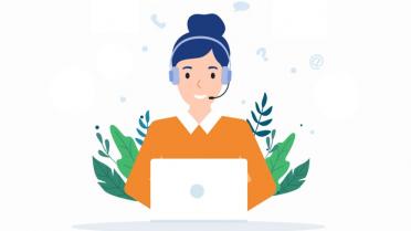 Frau mit Headset sitzt vor Laptop Illustration