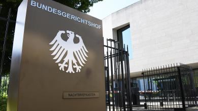 Eingang des Bundesgerichtshofes in Karlsruhe