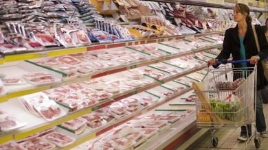 Tierhaltung - Fleischwerbung im Supermarkt