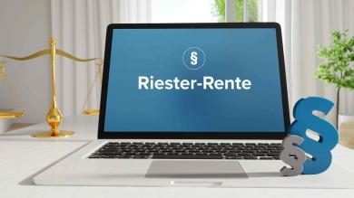 Laptop offen dort ist Riester geschreiben