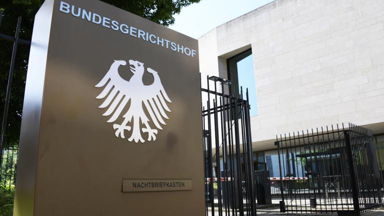Eingang des Bundesgerichtshofes in Karlsruhe