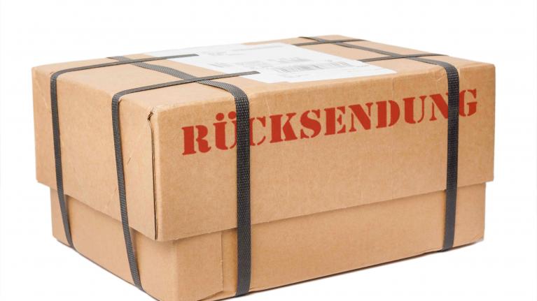 Packet auf dem Rücksendung steht freigestellt