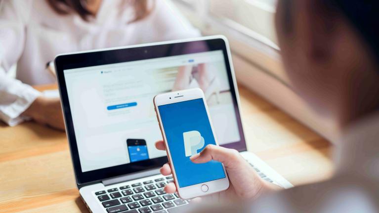 Paypal auf Rechner und auf Mobiltelefon Handy