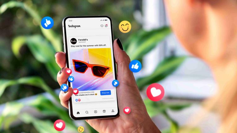 Instagram Shop Sonnebrille auf dem Handy