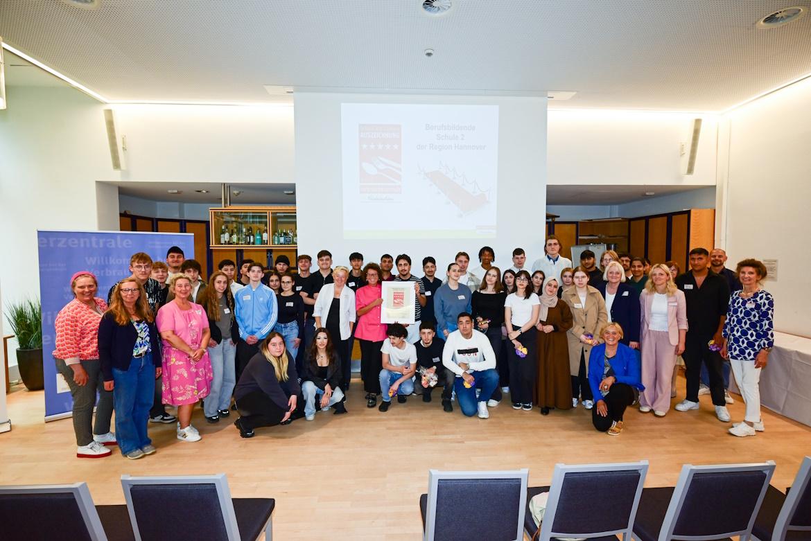 Gruppenfoto aller Beteiligten