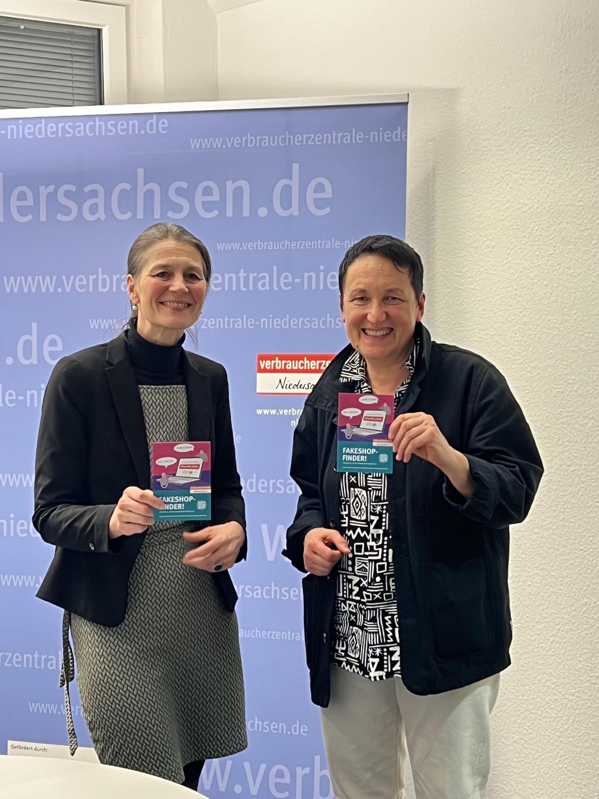 Ministerin Miriam Staudte und Petra Kristandt, Geschäftsführerin der Verbraucherzentrale Niedersachsen