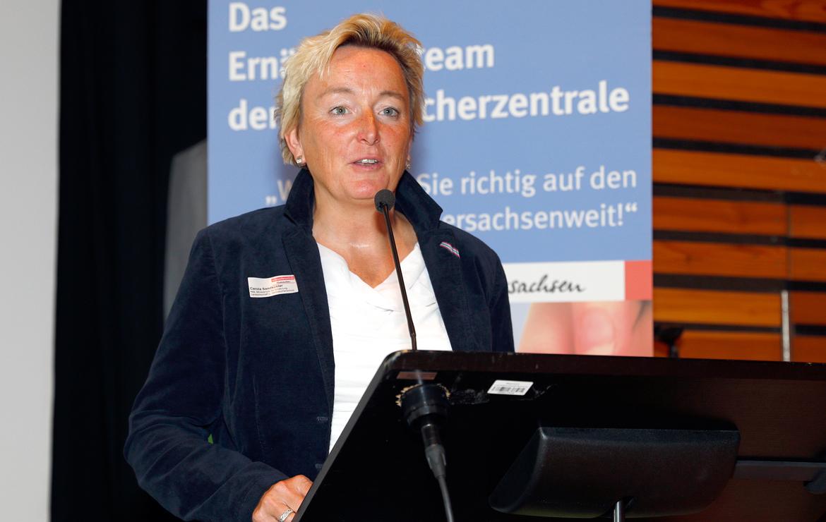 Carola Sandkühler, Leiterin des Referats für Ernährung, Hauswirtschaft, Landfrauen Niedersachsen, am Rednerpult