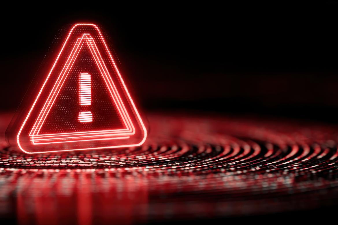 Rotes, leichtendes Warndreieck mit Ausrufezeichen