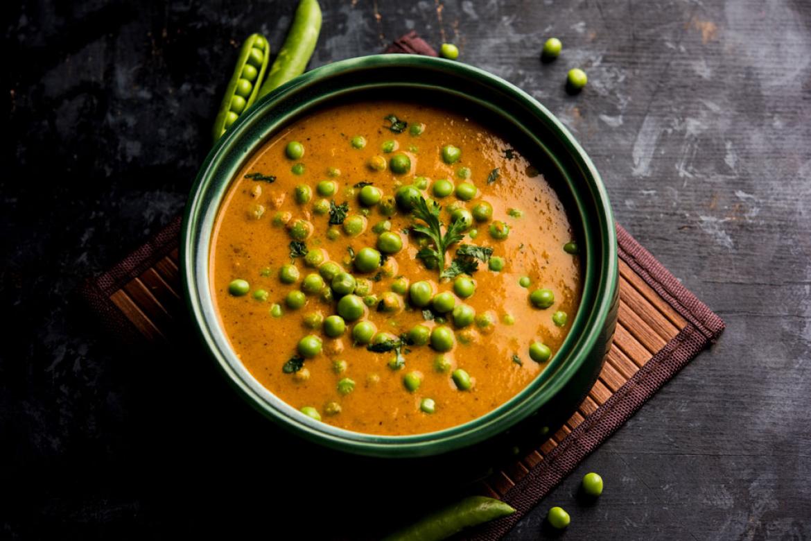 Schale mit Erbsen Linsencurry