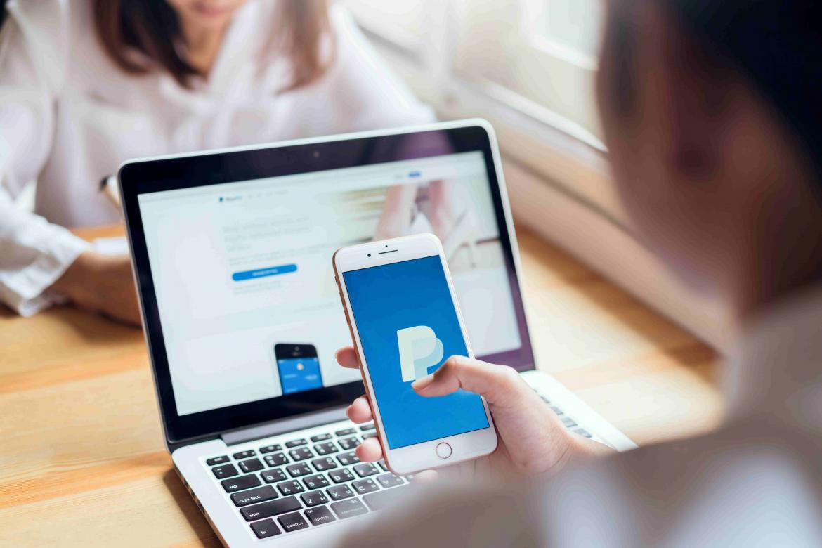 Paypal auf Rechner und auf Mobiltelefon Handy