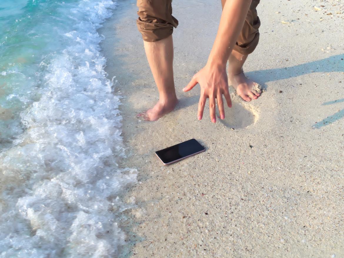 Wasserschaden, Handy, Sommerezeit, Versicherung