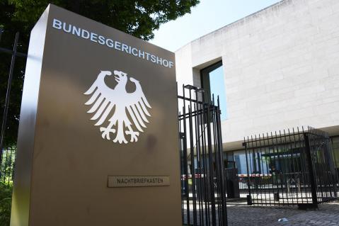 Eingang des Bundesgerichtshofes in Karlsruhe