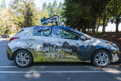 Auto von Google Street View auf Parkplatz