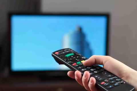 Fernseher und Fernbedienung